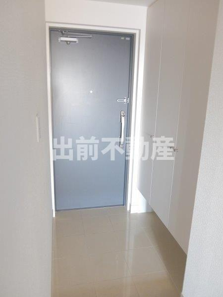 ビオラス六町の玄関