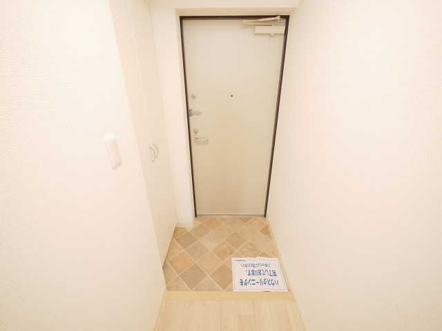大阪市淀川区西三国２丁目の賃貸マンションの玄関