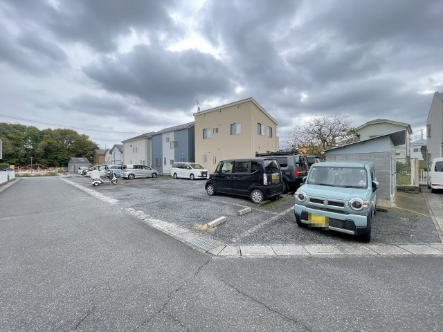 ライフタウニーA街区5号棟の駐車場