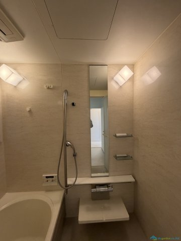 伊勢原市岡崎の中古一戸建の浴室