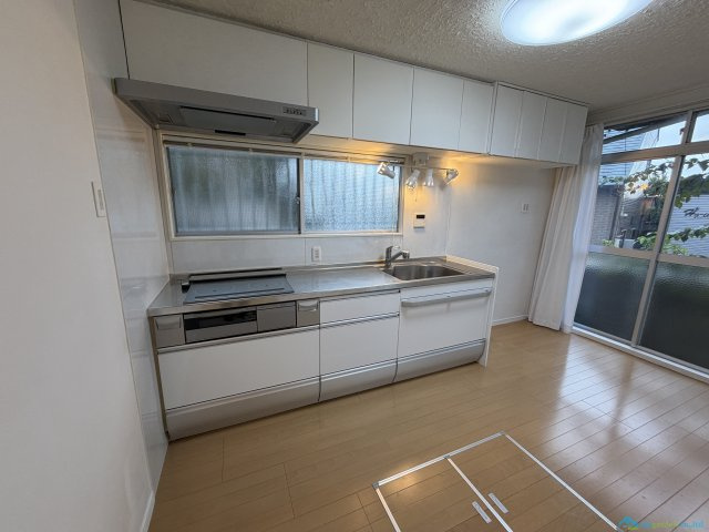 伊勢原市岡崎の中古一戸建のキッチン