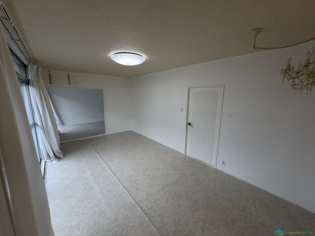 伊勢原市岡崎の中古一戸建の居間・リビング