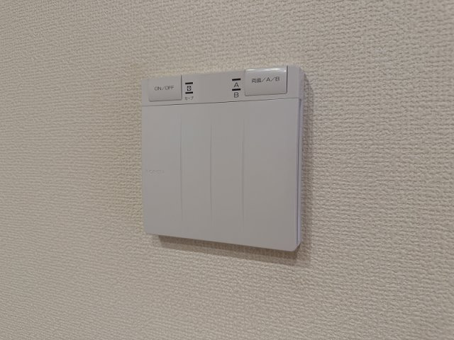 【設備】 | 練馬区春日町3丁目　新築一戸建住宅　全1棟　（成増店） | 空気を乾燥させずに足元からお部屋全体を暖めるガス温水式床暖房2面付
