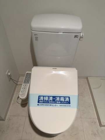 府中市八幡町２丁目の賃貸マンションのトイレ