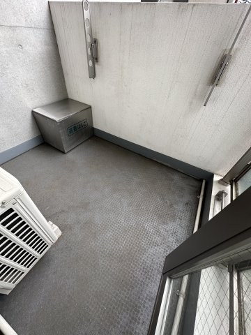 府中市八幡町２丁目の賃貸マンションのバルコニー