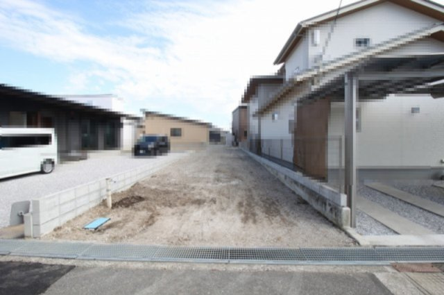 香南市野市町下井　新築戸建  ２期１棟1号棟　　の前面道路含む現地写真|【一方】　西　幅：4.3ｍ　公道　接面:4.9ｍ