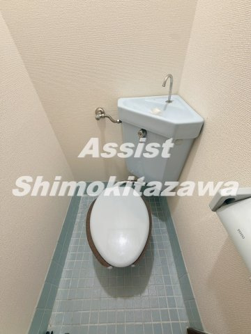 世田谷区世田谷１丁目のアパートのトイレ