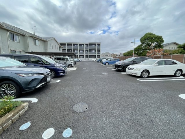 大枝D-ROOM A棟の駐車場