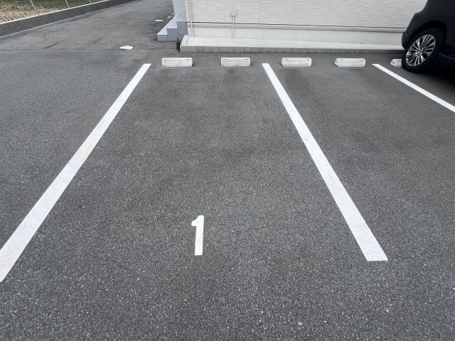 カスタリア堀町の駐車場