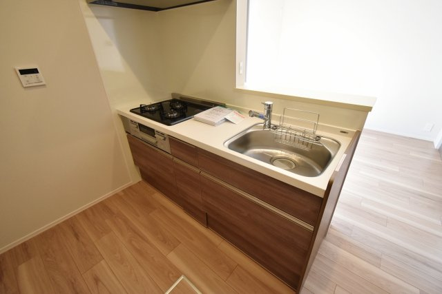 西宮市東鳴尾町１丁目の賃貸マンションのキッチン
