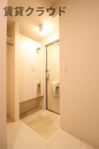 コモドの玄関|小物を収納するのに便利です