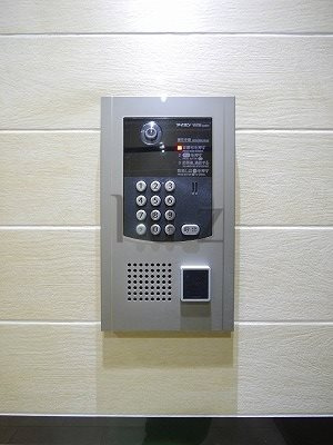 プレミアムキューブ横浜のセキュリティ|女性も安心のオートロック完備です☆