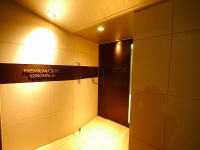 プレミアムキューブ横浜のエントランス|重厚感のあるエントランスです☆
