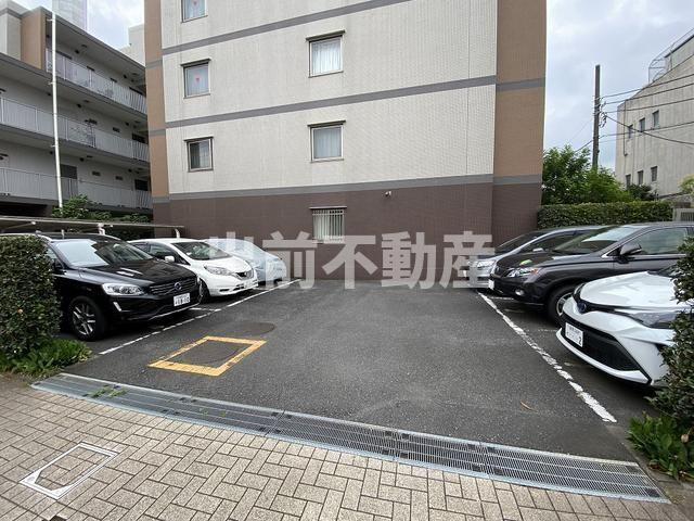 JMFレジデンス赤羽志茂の駐車場
