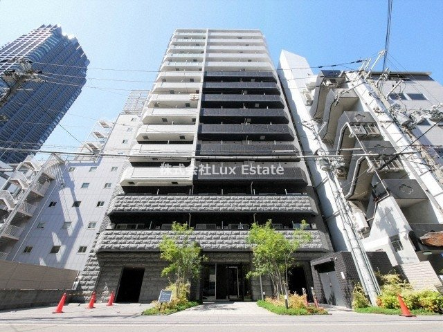 プレサンス北浜パレスの外観