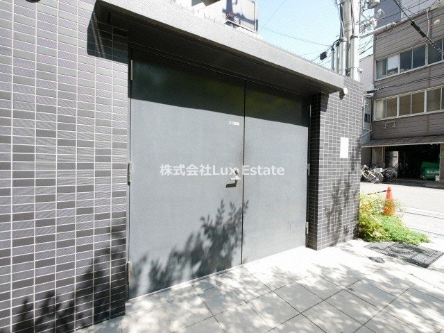 プレサンス北浜パレスのエントランス