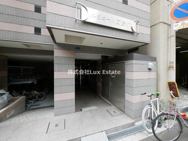ルミエール瓦屋町のエントランス