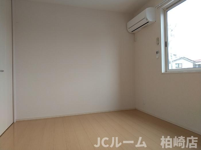 柏崎市岩上のアパートの居間・リビング