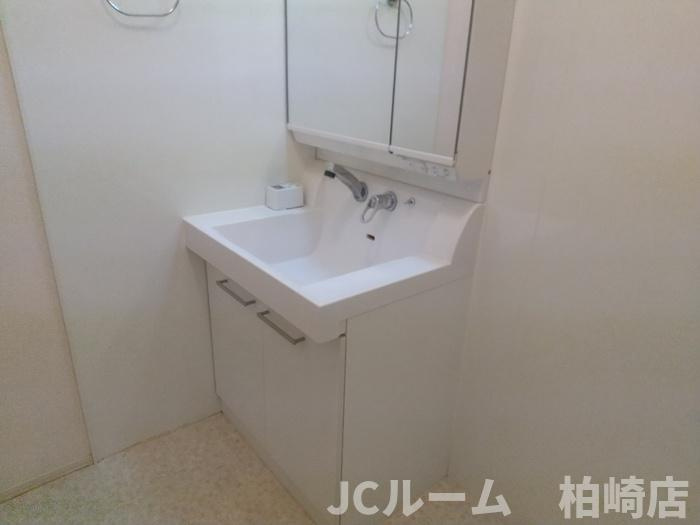 柏崎市岩上のアパートの洗面所