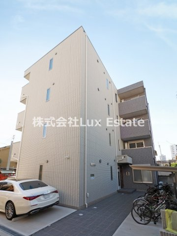 TRICERA Courtの外観