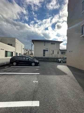 梅坪丸太マンションの駐車場