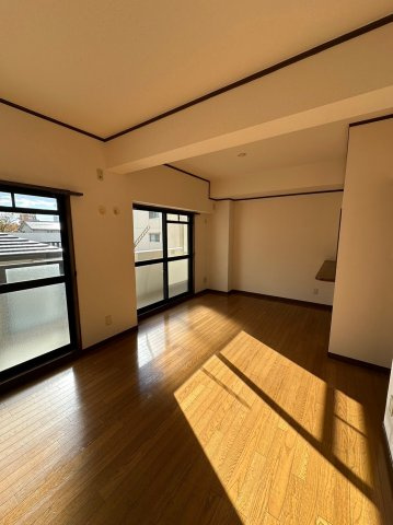 梅坪丸太マンションの居間・リビング