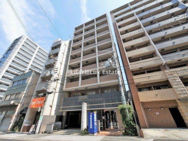 ジュネーゼグラン上本町の外観