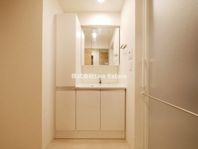 Residence Tresor Dieuの独立洗面台