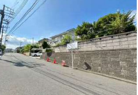 泉区緑園3丁目 土地 6180万円の前面道路含む現地写真