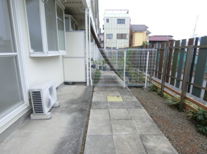 川崎市中原区市ノ坪のアパートのロビー