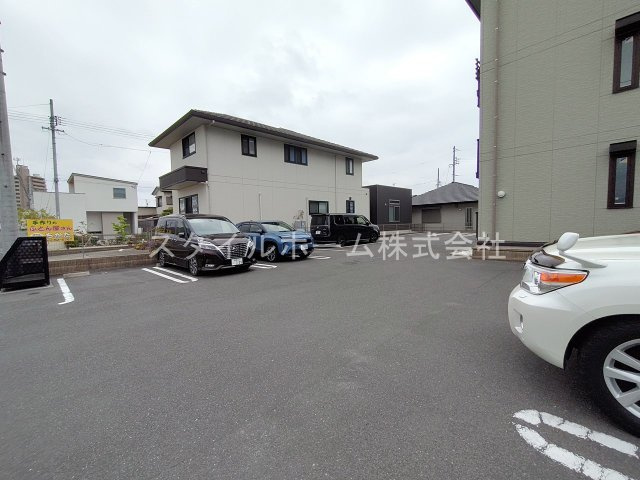 ポラリスの駐車場