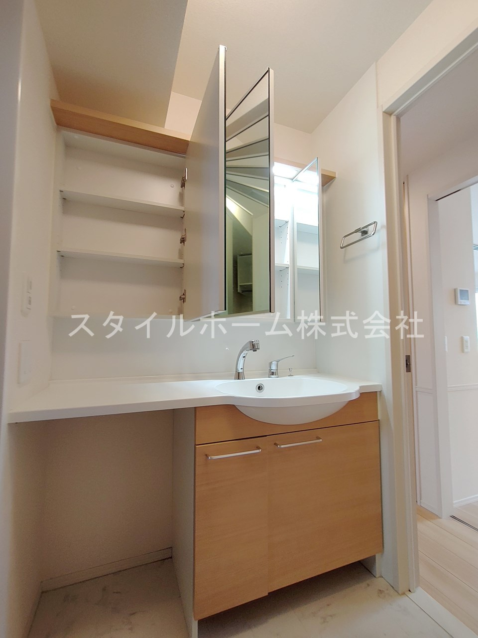 ポラリスの洗面所|別部屋写真です。