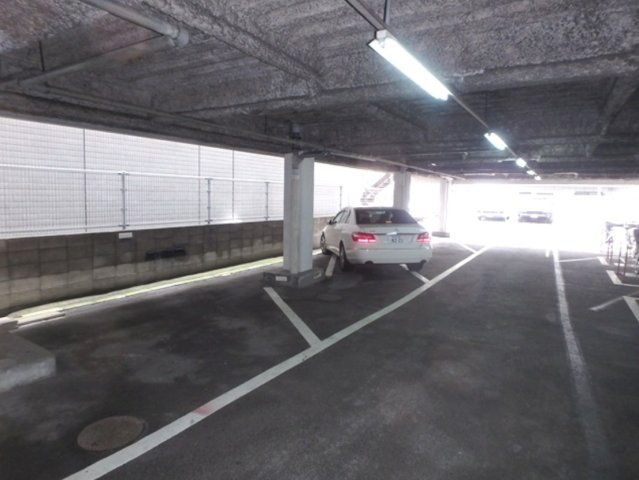 TNビルの駐車場