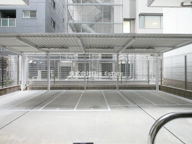 ラクラス堺筋本町の駐車場