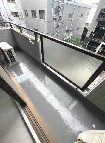 コバルト心斎橋EASTのバルコニー