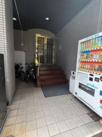 コバルト心斎橋EASTのエントランス