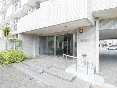 INOVE日野台（旧ヒルトップ多摩平の森）のエントランス