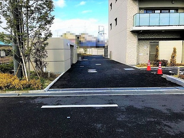 ユニハイム豊中レジデンスの駐車場