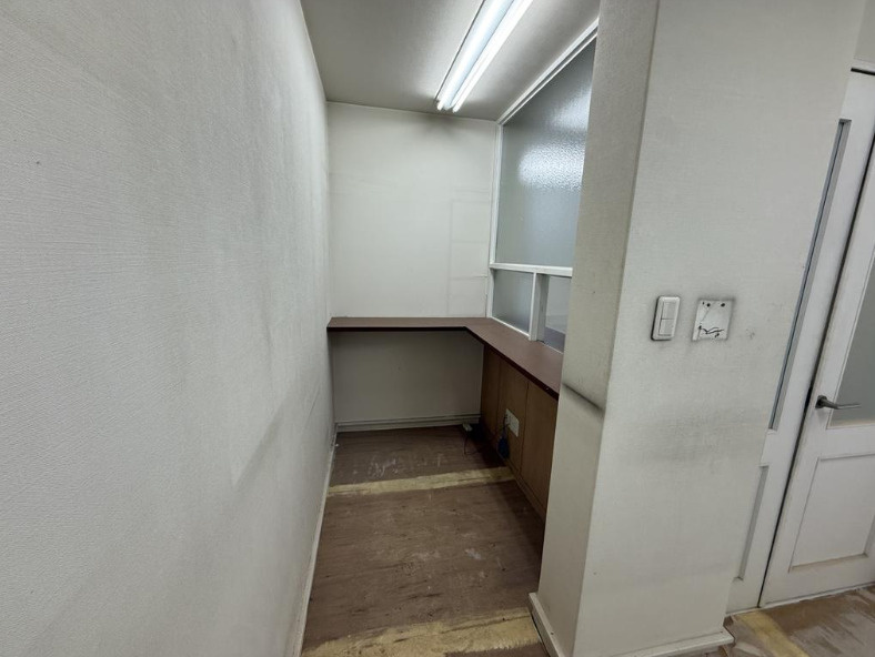 茨木市竹橋町の店舗事務所の内装