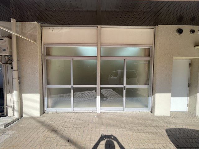 豊中市西泉丘１丁目の店舗事務所のエントランス