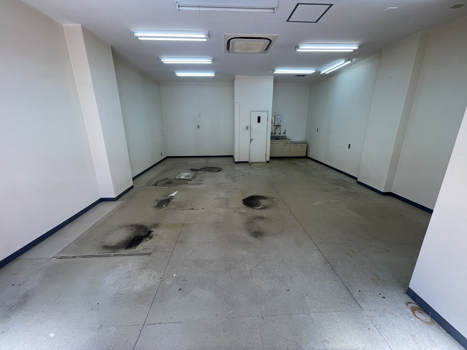 豊中市西泉丘１丁目の店舗事務所の駐車場