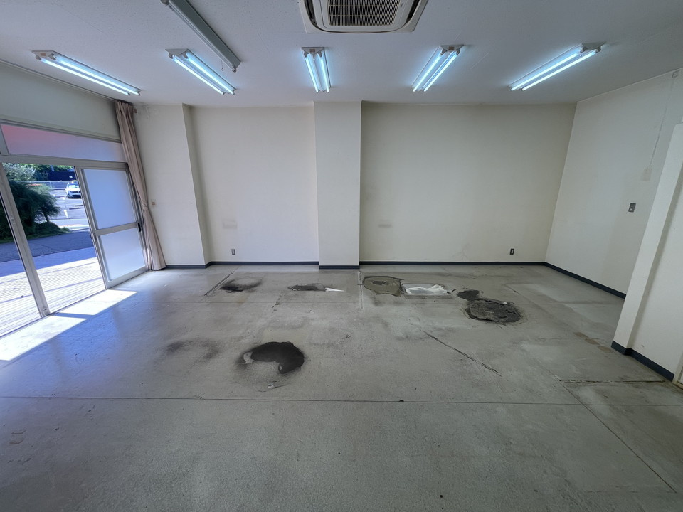 豊中市西泉丘１丁目の店舗事務所の駐車場