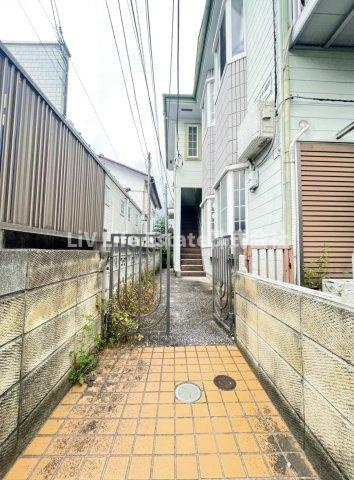 ハイツ中村園Bのエントランス