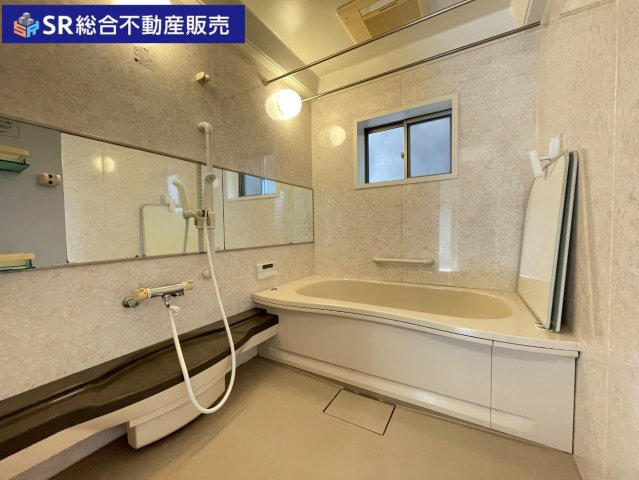 御厨東2丁目中古戸建の浴室|洗うスペースも浴槽も広めです！ご家族の癒し空間になります♪