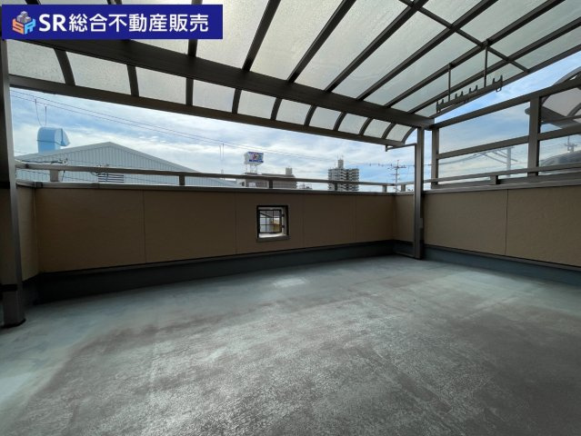 御厨東2丁目中古戸建のバルコニー|3Fのワイドバルコニーでは人目を気にせずお子様のプール遊びはいかがでしょう？洗濯物もたくさん干せます！