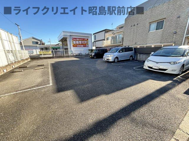 STEP1の駐車場