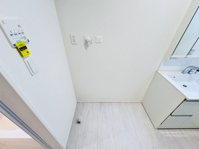 市川市南大野１丁目新築戸建【大野小学校：2分】のランドリースペース|洗濯機置き場・乾燥機用ガス栓つき