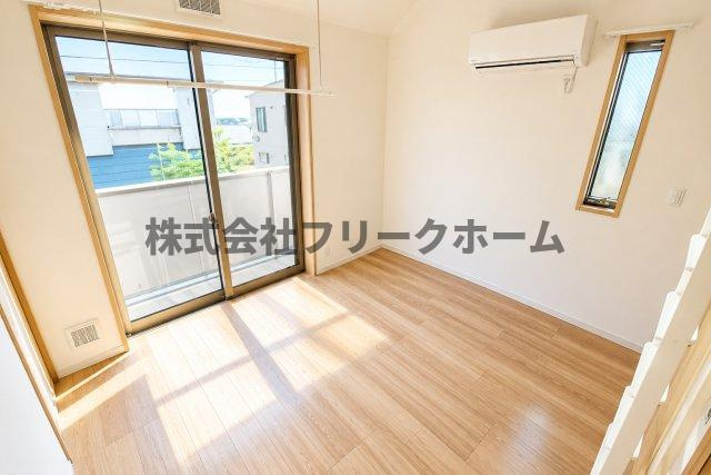 小金井市東町２丁目のアパートの居間・リビング