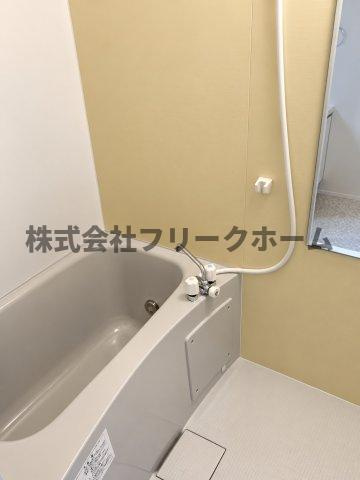 小金井市東町２丁目のアパートの浴室