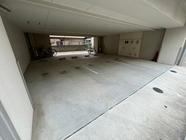 グレース元今里の駐車場